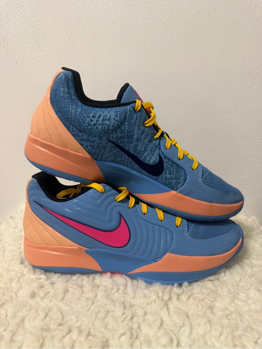 Nike Men’s Blue & Peach Low-Top Trainer with Pink Swoosh